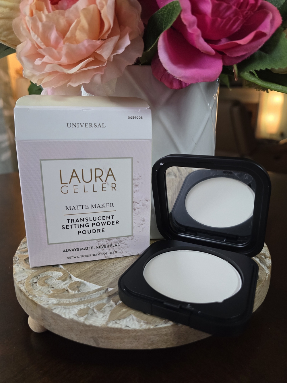 Laura Geller Matte Maker Translucent Setting Powder - White & Black Compact